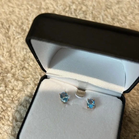 1.5 Carat Blue Topaz Earrings. NWT. - Picture 2 of 3
